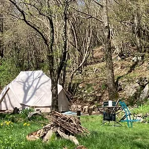 Grande Tente Tipi En Pleine Foret Burzet